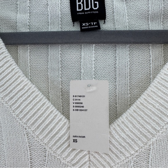 Urban Outfitters Oversized Cropped Sleeveless Sweater Top NWT - Picture 5 of 7